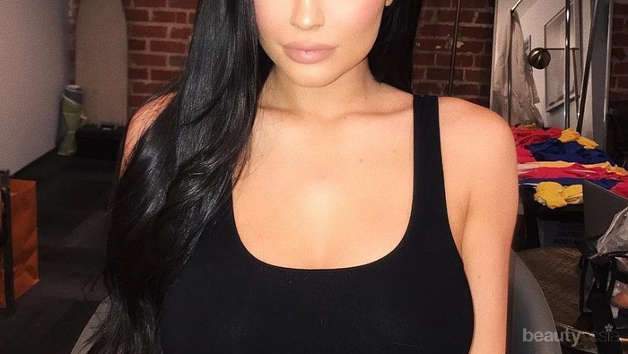 Ternyata, Ini 4 Model Koleksi Sepatu Ala Kylie Jenner yang Santai Namun Tetap Modis