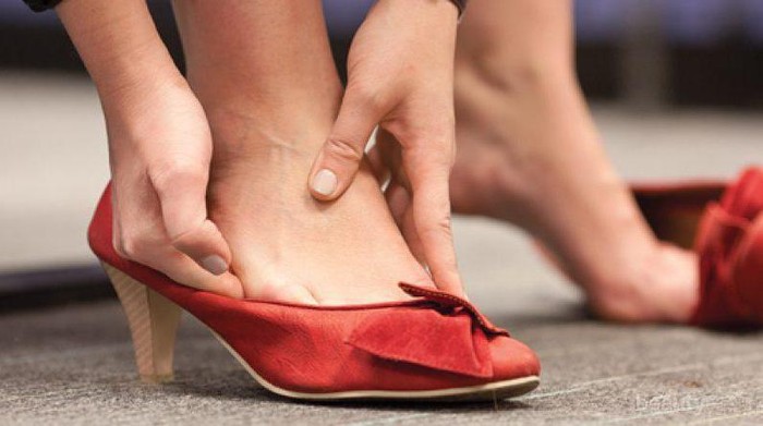 Psst, Ini Lho Trik Paling Jitu untuk Mengatasi Sepatu Kamu yang Kekecilan