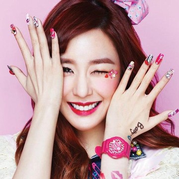 img-title Cantik! Nail Art Motif Bunga Ini Bikin Jari Tampak Lebih Manis!
