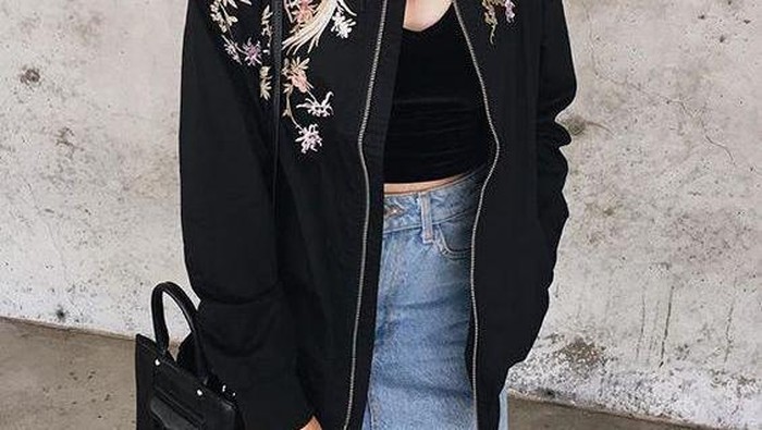 Style Bomber dengan 5 Jenis Rok Ini Akan Membuat Gayamu Semakin Chic!