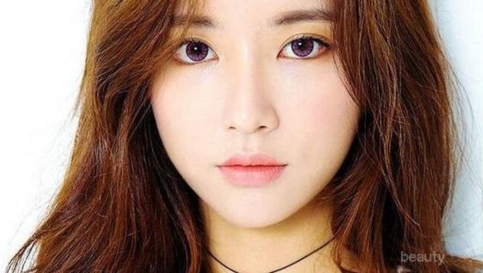 Ladies, Inilah 3 Langkah Paling Tepat untuk Menghilangkan Mata Panda dengan Concealer!