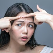 Hati-hati! 5 Bahan Makeup Ini Berpotensi Memunculkan Jerawat