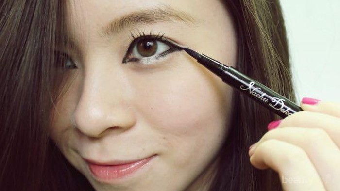 Tanpa Operasi Plastik, Ubah Mata Sipit Menjadi Besar dengan 5 Tips Eyeliner Ini!