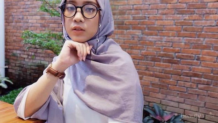 Tips Mix & Match Hijab dan Kacamata agar Kamu Tetap Nyaman dan Fashionable