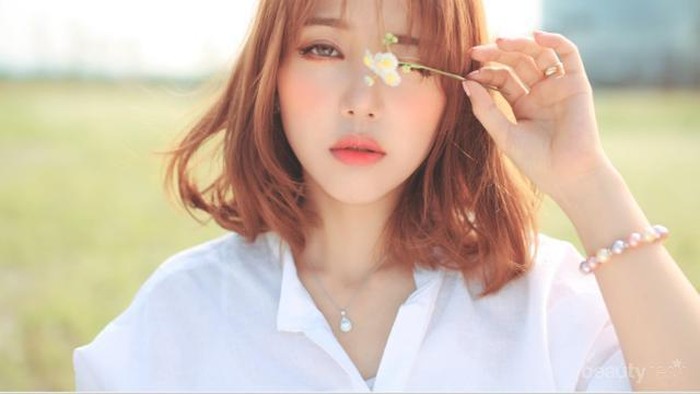 Ladies, Yuk Tampil Beda dengan Cat Rambut Kekinian yang Hits di 2017!