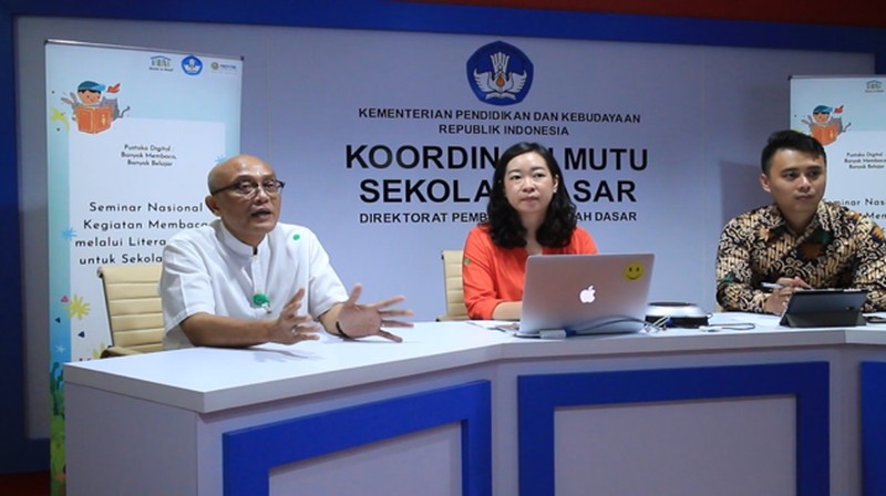 Di saat sekolah-sekolah di Indonesia meliburkan siswa demi mencegah penyebaran virus Covid-19.