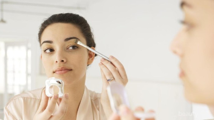 Ini Dia Cara Mengaplikasikan Makeup yang Tepat Ketika Kulitmu Kering