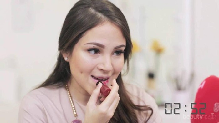 Tetap Cantik walau Terlambat Bangun dengan Make Up Tiga Menit