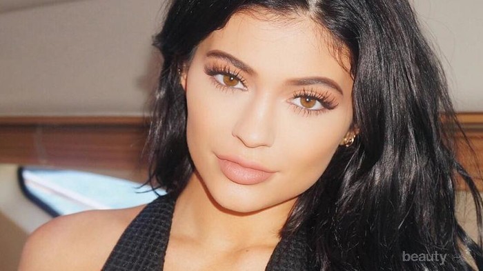 Pssstt...! Ternyata, Inilah Produk Make Up Favorit Kylie Jenner Pssstt...! Ternyata, Inilah Produk Make Up Favorit Kylie Jenner