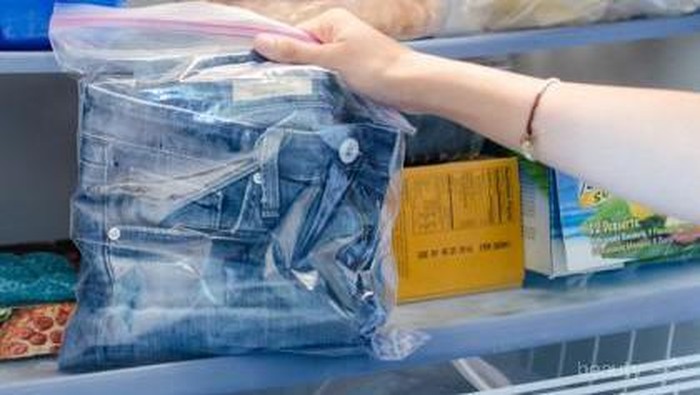 Stop Menggunakan Mesin Cuci, Ikuti Tips Berikut Agar Celana Jeans Awet!