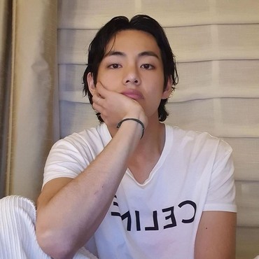 Informasi Pribadi & Paspor Tersebar, V BTS Takut dengan Ulah Sasaeng