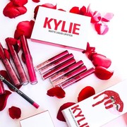 Rilisan Make Up Terbaru Kylie Jenner Spesial Valentine, Intip Warna Blush On Pertama Kylie!