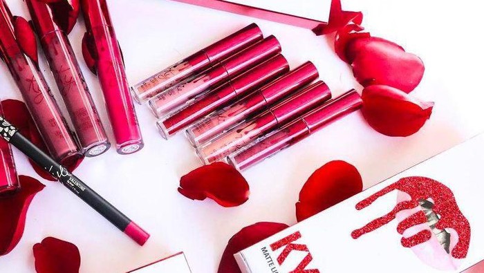 Rilisan Make Up Terbaru Kylie Jenner Spesial Valentine, Intip Warna Blush On Pertama Kylie!