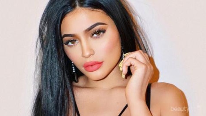 4 Dress Ini Bisa Bikin Kamu Tampil Gaya Ala Kylie Jenner