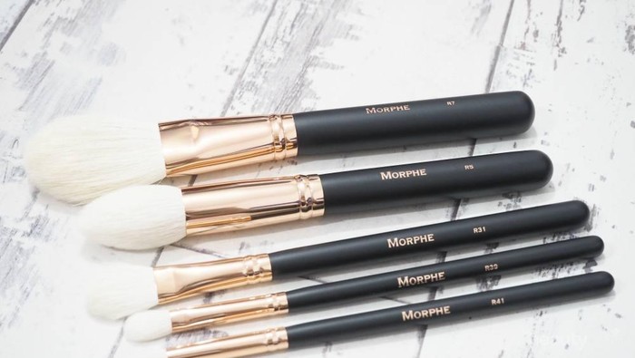 Ini Lho, Brush Paling Cocok untuk Mengaplikasikan Highlighter yang Layak Kamu Coba!