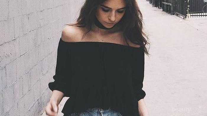 Ingin Tampil Seperti Fashion Blogger? Padukan Baju Sabrinamu dengan Berbagai Item ini