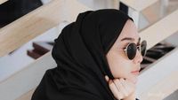 Inspirasi Mix And Match Style Hijab Dengan Kacamata Ala Selebgram ...