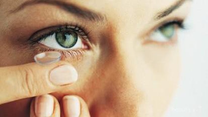 Kesalahan Fatal Menggunakan Softlens yang Masih Sering Dilakukan