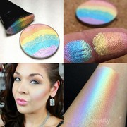 4 Rainbow Highlighter Powder Ini Dijamin Bikin Penampilanmu Lebih Stunning!