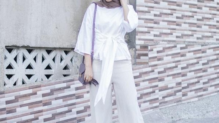 Yuk, Tampil Cantik ke Kantor dengan Padu Padan Celana Kulot Hijab Seperti Ini!