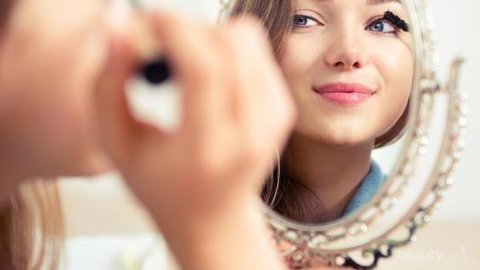 Sedang Buru-buru? Begini Cara Makeup Mudah dan Cantik Hanya Dalam 5 Menit!