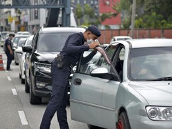 Mulai 1 April, Malaysia Hanya Bolehkan 1 Orang di Dalam Mobil