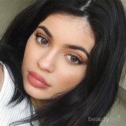 Samarkan Bibir Hitam dengan 5 Pilihan Warna Lipstik Ini