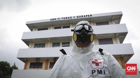FOTO : Bersih-Bersih Sekolah Bekasi demi Cegah Virus Corona