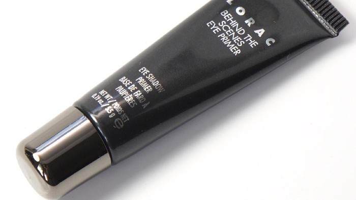Wow Primer Satu Ini Bisa Membuat Eyeshadow Lebih Pigmented dan Tahan Lama!