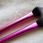 Traveling Cantik dengan Highlighter Brush yang Multifungsi dan Mudah Dibawa Ini!