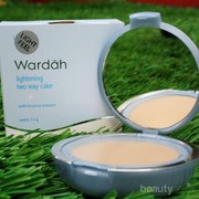 Ingin Kulit Cerah dan Mulus Tanpa Ribet? Coba Produk Two Way Cake Ini!