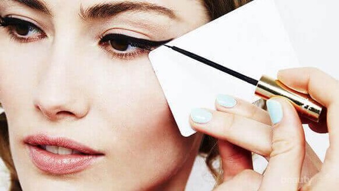 Jangan Salah, Begini Trik Benar untuk Mendapatkan Wing Eyeliner yang Cetar!