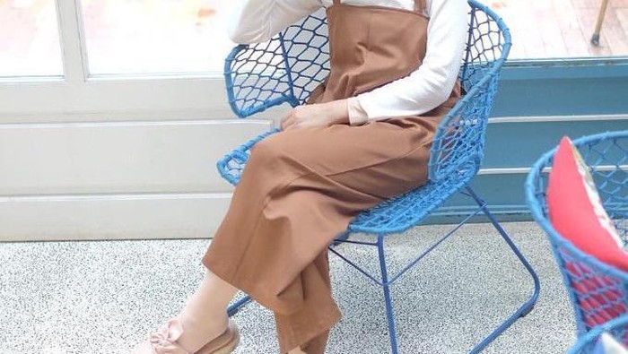 Hijabers, Intip Padu Padan Stylish dengan Overall Hijab yang Kembali Hits di 2017 Ini!