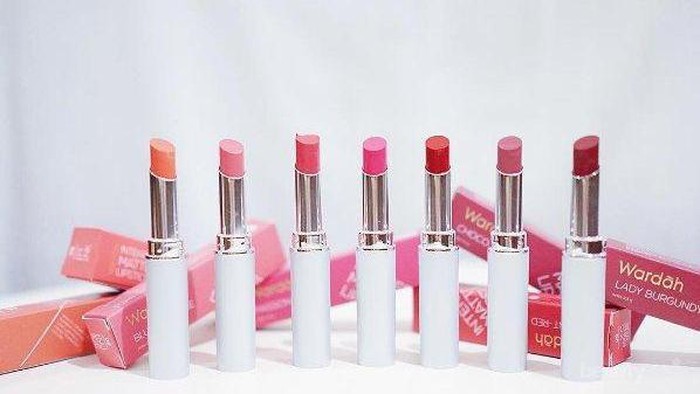Rekomendasi Lipstick Warna Peach Milik Lokal Yang Bisa Membuat Kamu Pede Memakainya