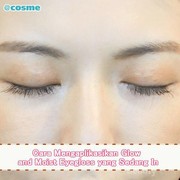 Cara Mengaplikasikan Glow and Moist Eyegloss yang Sedang In