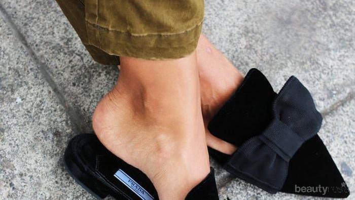 Jangan Asal, Begini Tips Merawat Flat Shoes Bahan Suede yang Tepat!