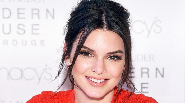 Ini Dia Rekomendasi Lipstik Warna Peach ala Selebriti yang Cocok untuk ke Kantor!