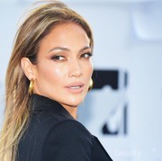 5 Highlighter Drugstore Bagus dan Terjangkau Rekomendasi Para Makeup Artist