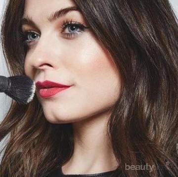 7 Tips Simple yang Belum Kamu Ketahui untuk Lipstik Tahan Lama