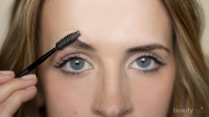 Mudah dan Murah, Buat Sendiri Serum Penumbuh Alis Mata dengan Castor Oil!