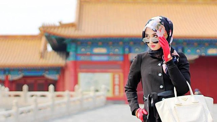 Ikuti Tips Stylish Padu Padan Warna Hijab Ala Dian Pelangi Agar Menarik Perhatian