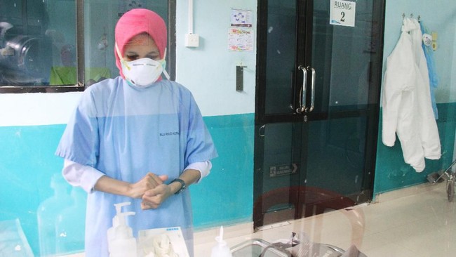 Jumlah pasien positif terinfeksi virus corona (Covid-19) di Indonesia per 31 Maret 2020 ada 1.528 kasus dengan korban meninggal mencapai 136 orang