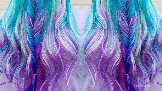 Inspirasi Dreamy Hair dengan Warna  Biru  Muda  Ala Film Fantasi