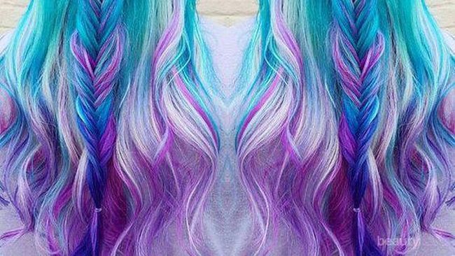 Inspirasi Dreamy Hair dengan Warna Biru  Muda Ala Film Fantasi