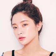 Tipe Kulit Kamu Berminyak? Itu Tandanya Kamu Harus Pilih 4 Foundation Berikut Ini!