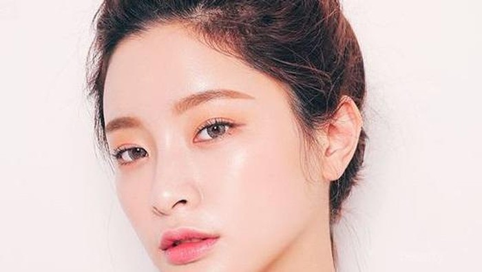 Tipe Kulit Kamu Berminyak? Itu Tandanya Kamu Harus Pilih 4 Foundation Berikut Ini!