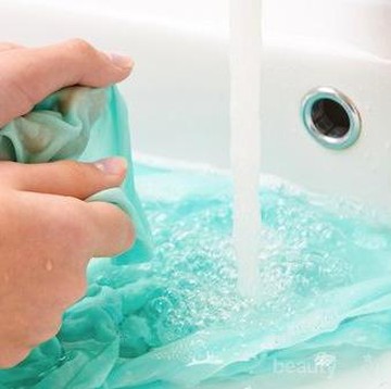 Ladies, Jangan Lakukan 5 Hal Ini Jika Tidak Mau Jilbab Segiempat Cepat Rusak!