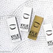Buat Eyeliner Lebih Mudah dengan KYLINER! Eyeliner Kit Terlengkap dari Kylie Cosmetics