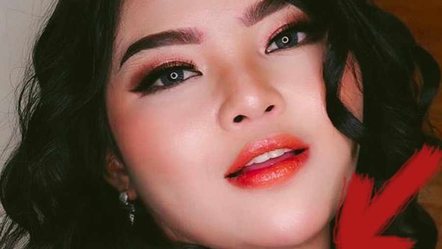 Sebenarnya banyak wanita asli punya jakun sedikit menonjol seperti laki-laki. Tapi ada pria tulen, jakunnya tidak terlihat. Hal itu biasa.