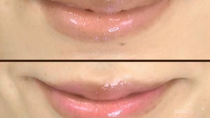 Tampilan bibir yang menarik dengan lip gloss biru yang populer